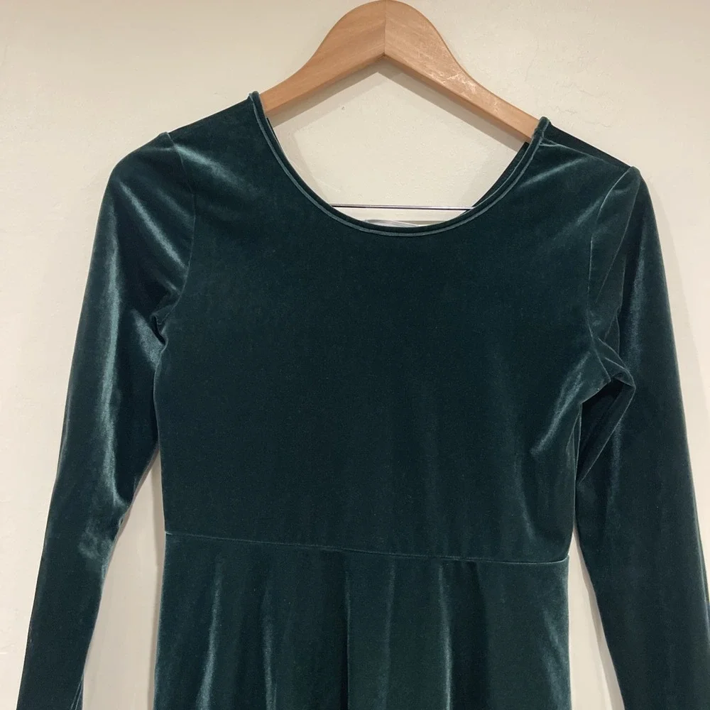 Girls Dress Size XL Green Velvet Long Sleeve Skater Holiday Party Festive Winter